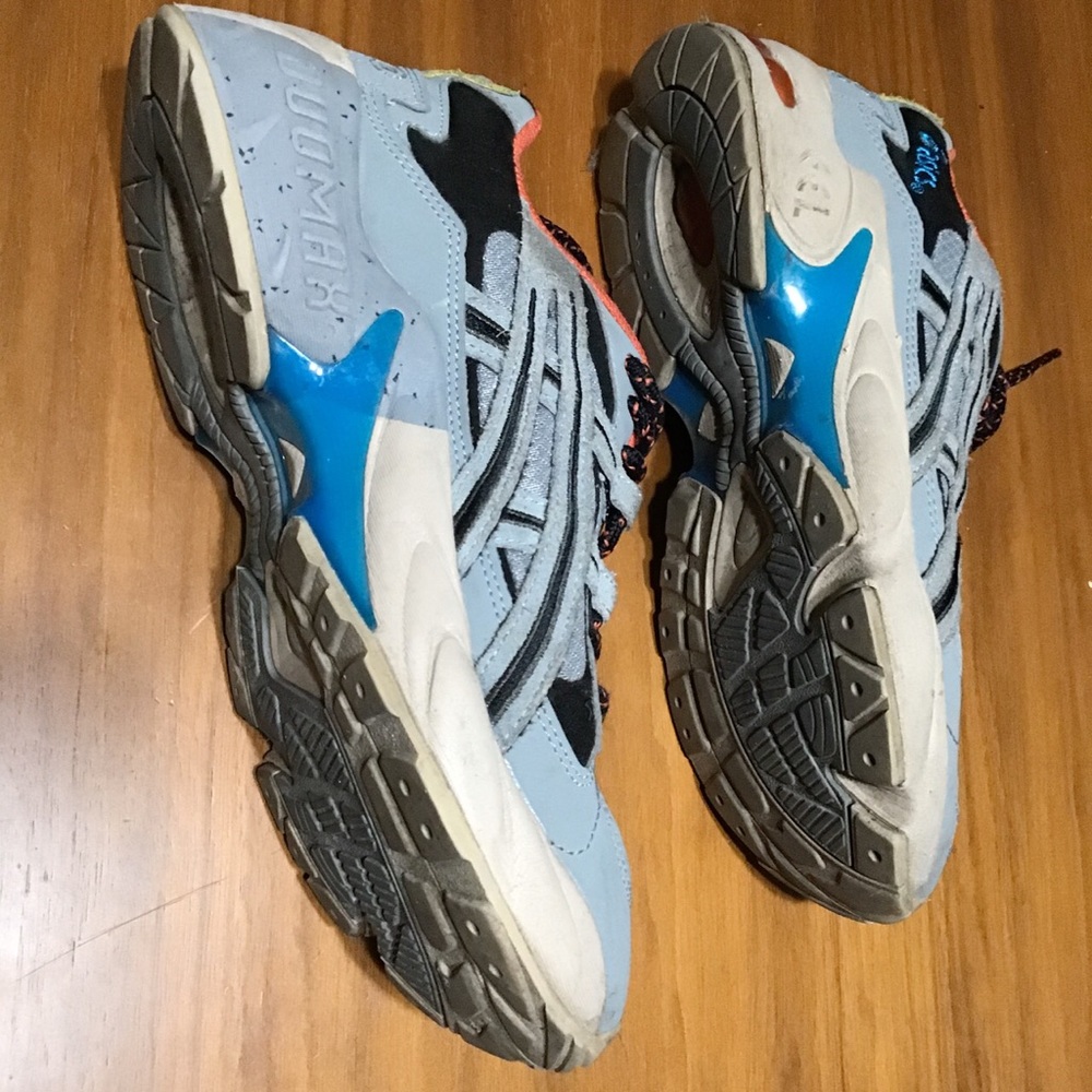 ASICS - Picture 2 of 4